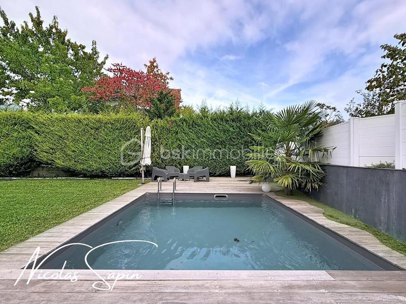 Maison - 102 m² - 5 pièces