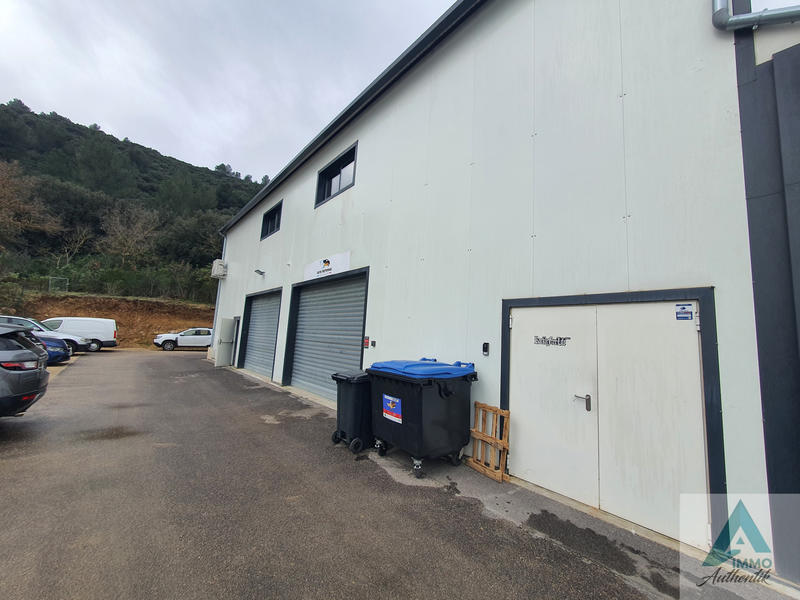 Local commercial - 400 m² - 6 pièces