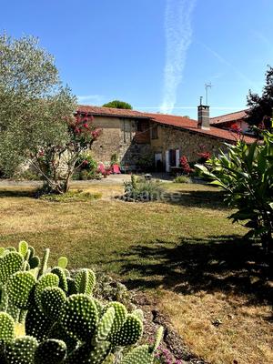 Corps de ferme - 270 m² - 9 pièces