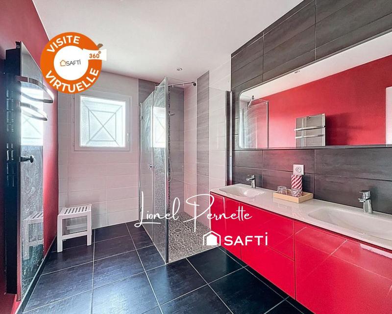 Maison - 220 m² - 10 pièces