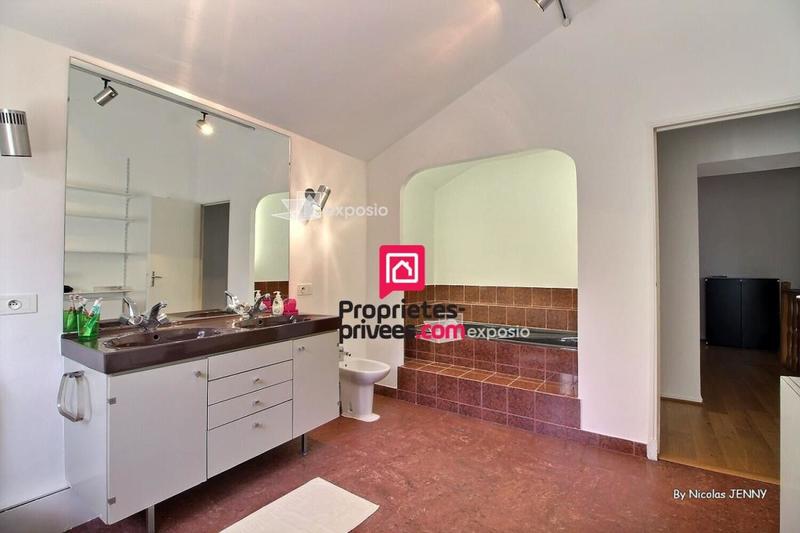 Maison - 266 m² - 7 pièces