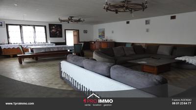 Maison - 252 m² - 9 pièces