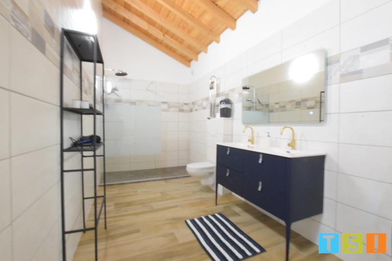 Maison - 625 m² - 12 pièces