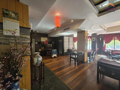 Local commercial - 900 m² - 5 pièces