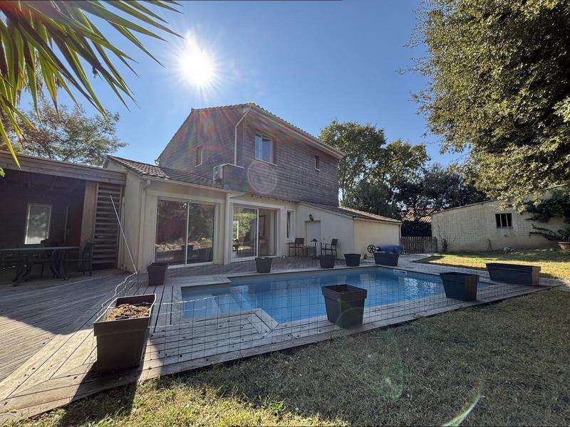 Maison - 145 m² - 6 pièces