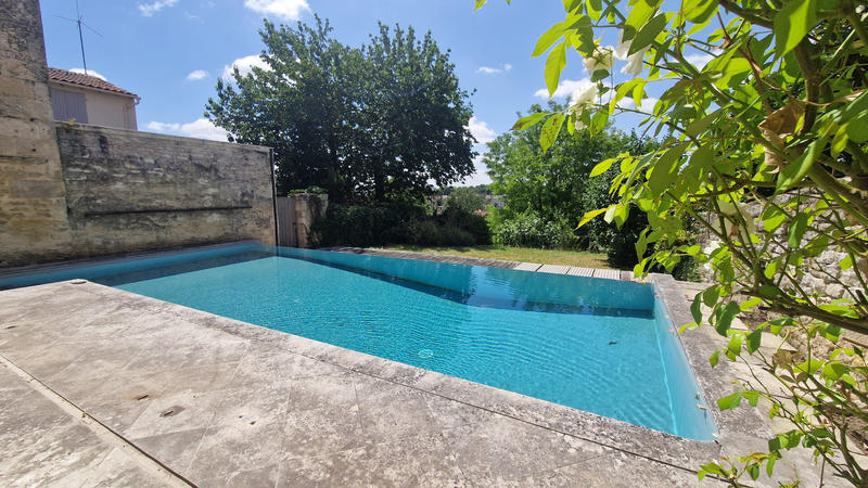 Maison - 205 m² - 9 pièces