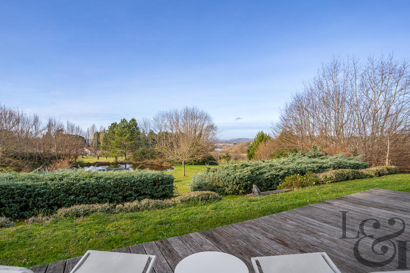 Maison - 180 m² - 7 pièces