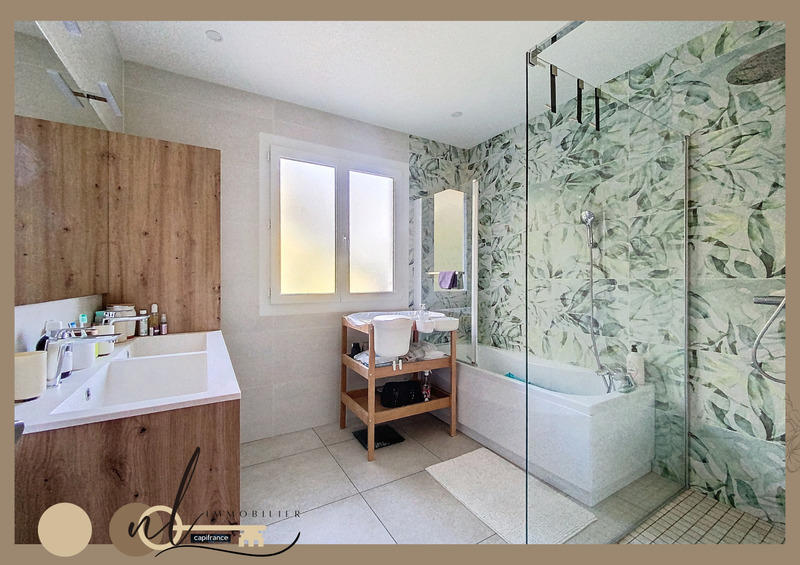 Maison - 200 m² - 8 pièces