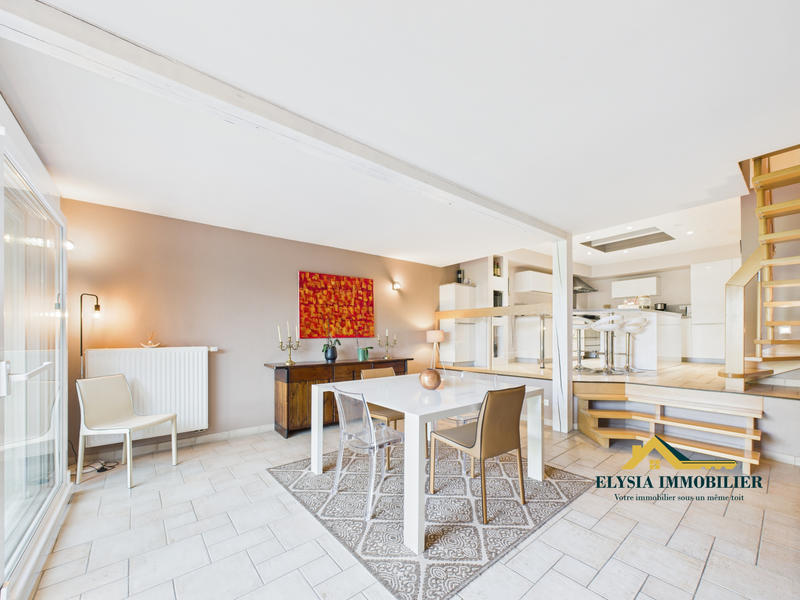 Maison - 229 m² - 8 pièces