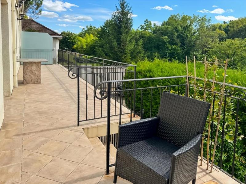 Maison - 213 m² - 6 pièces