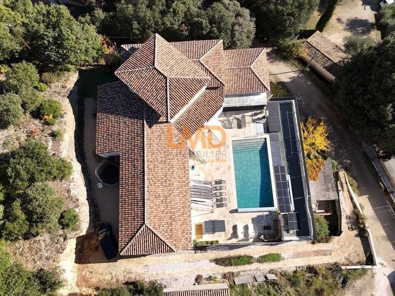 Propriété - 370 m² - 13 pièces