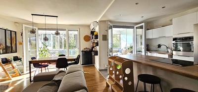 Appartement ancien - 93 m² - 4 pièces