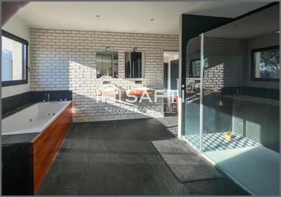 Maison - 170 m² - 5 pièces