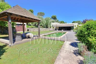 Villa - 260 m² - 6 pièces