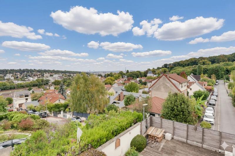 Maison - 236 m² - 6 pièces