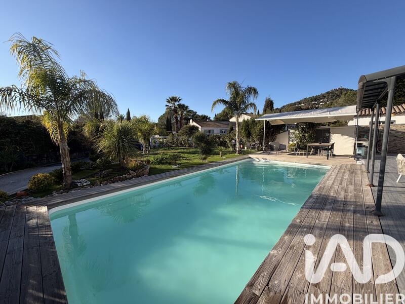 Maison - 285 m² - 10 pièces