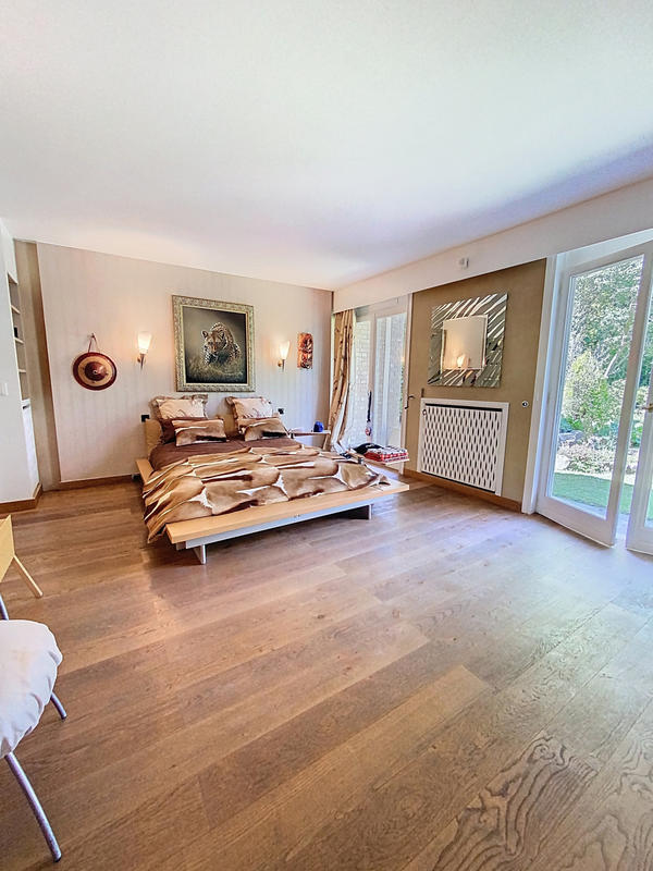 Maison - 345 m² - 15 pièces