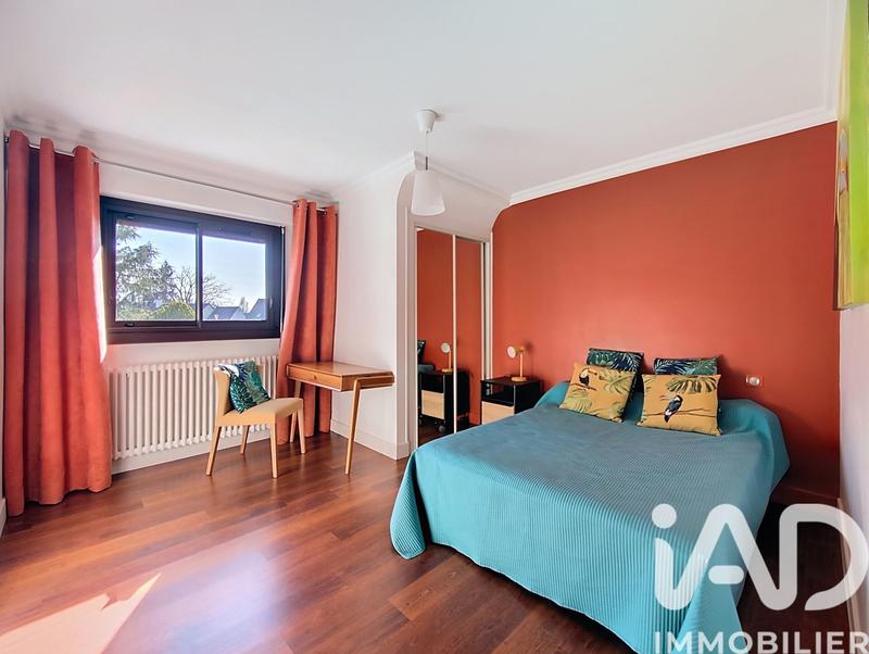 Maison - 222 m² - 9 pièces