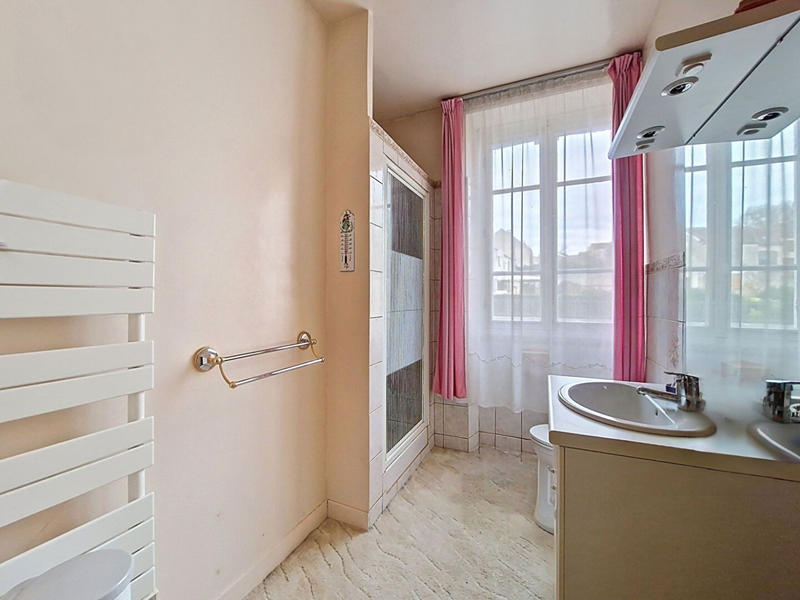 Maison - 215 m² - 7 pièces