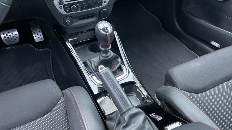 Renault Mégane Rs Cup 265ch Récaro Akrapovic 2ème Main Tout d'Origine