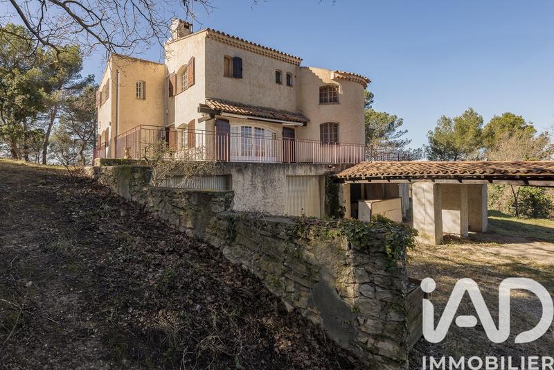 Maison - 226 m² - 8 pièces