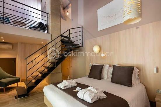 Moulin - 1 500 m² - 28 pièces