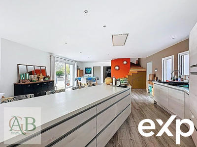 Maison - 220 m² - 7 pièces