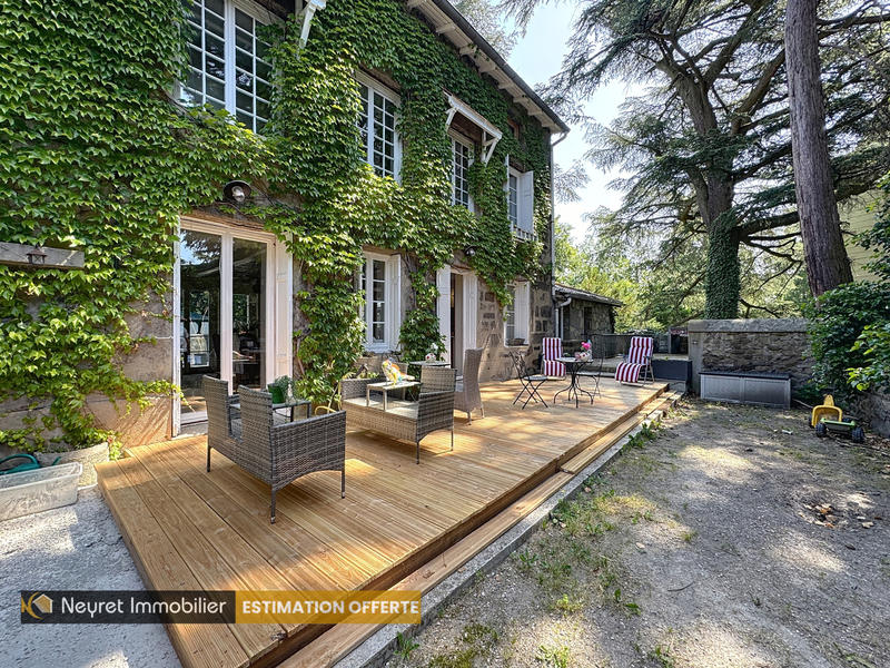 Maison - 300 m² - 10 pièces