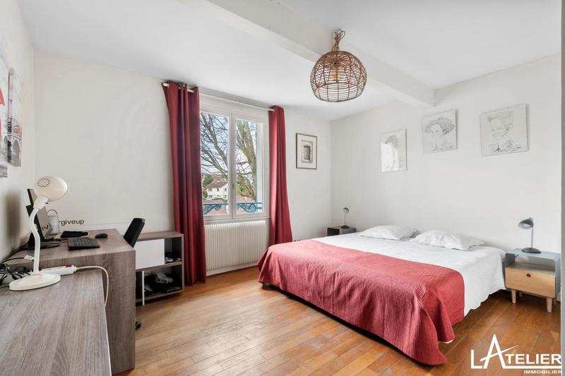 Maison - 230 m² - 8 pièces