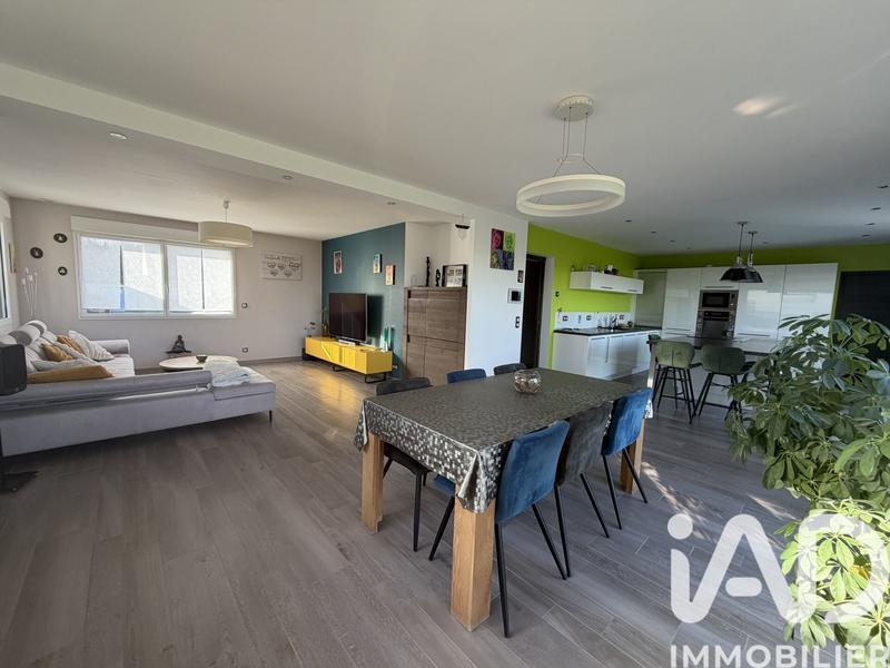 Maison - 230 m² - 5 pièces