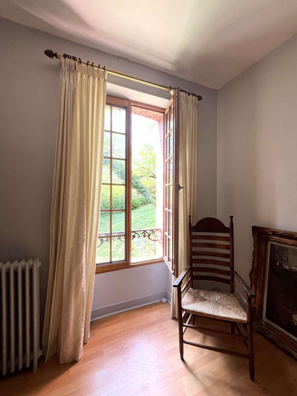 Maison - 277 m² - 11 pièces