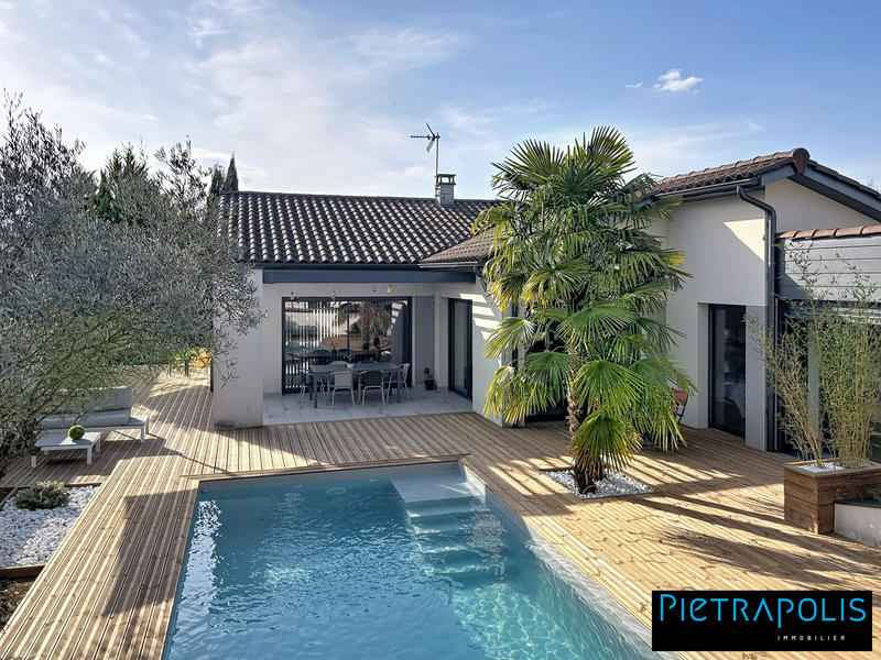 Maison - 140 m² - 5 pièces