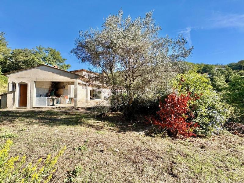 Maison traditionnelle - 225 m² - 6 pièces