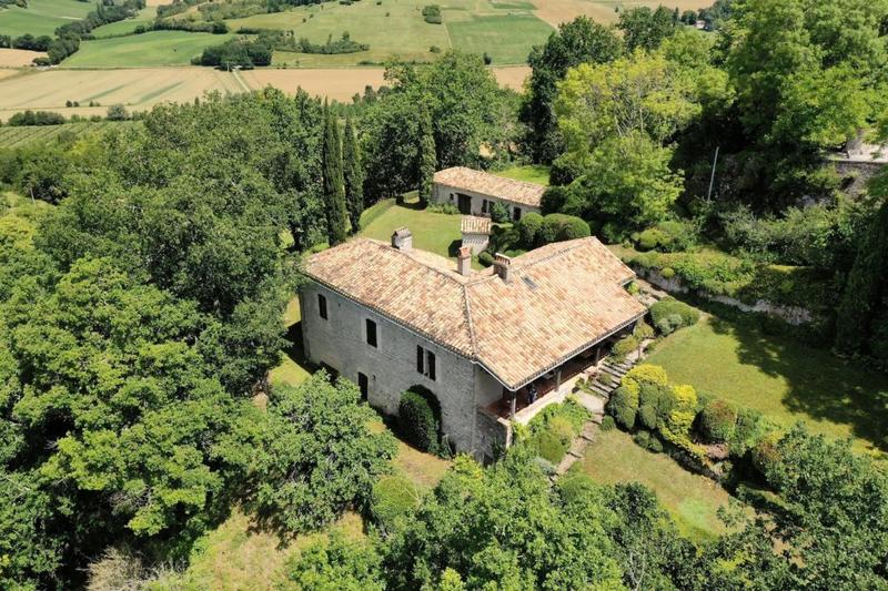 Propriété - 249 m² - 7 pièces