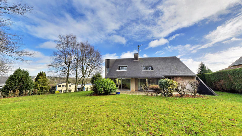 Maison - 178 m² - 9 pièces