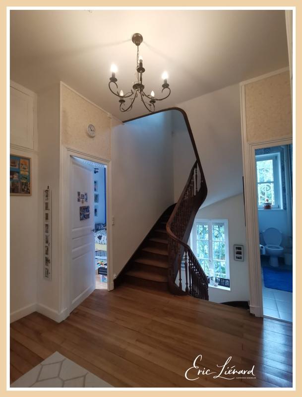 Demeure - 168 m² - 8 pièces