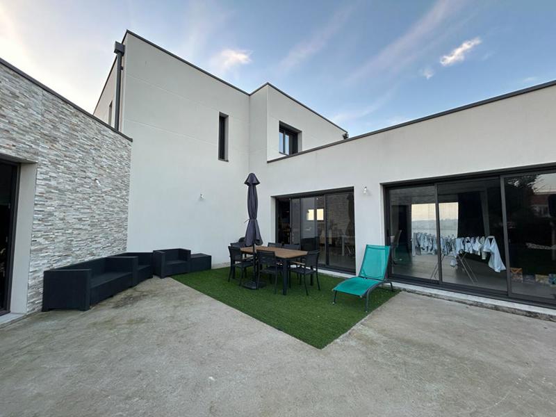 Maison - 143 m² - 6 pièces