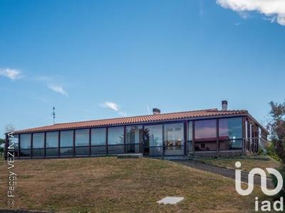 Maison - 235 m² - 10 pièces