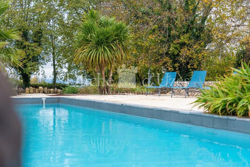 Propriété - 280 m² - 12 pièces