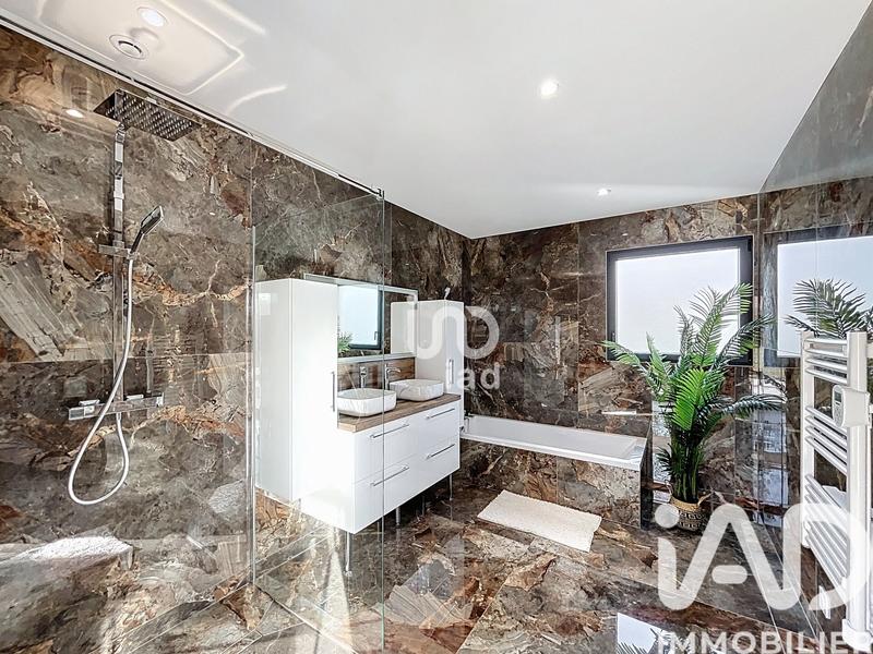 Maison - 167 m² - 6 pièces