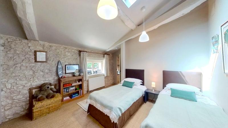 Maison traditionnelle - 181 m² - 9 pièces