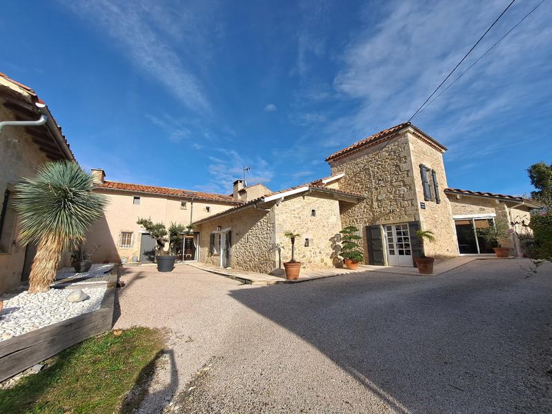 Maison - 218 m² - 6 pièces