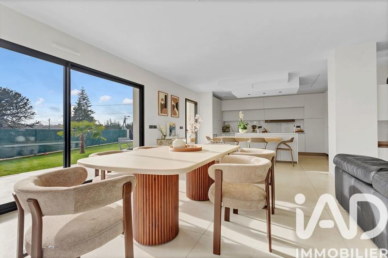 Maison de maîtres - 267 m² - 13 pièces