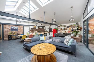 Maison - 166 m² - 6 pièces