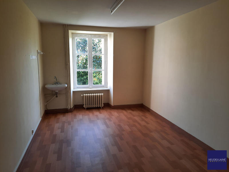 Maison - 2 260 m² - 65 pièces