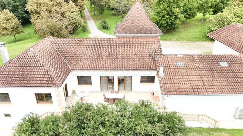 Propriété - 300 m² - 8 pièces