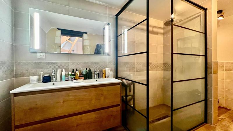 Maison - 202 m² - 12 pièces