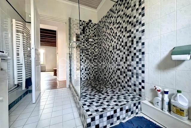 Maison - 260 m² - 9 pièces