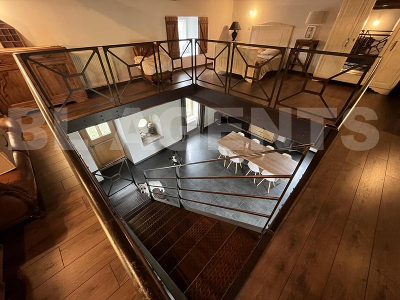 Maison - 270 m² - 10 pièces