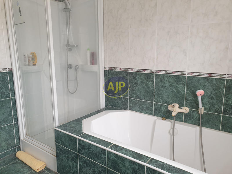 Maison - 185 m² - 6 pièces